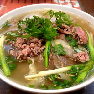 Hanoi Garlicky Pho - Phở tái lăn